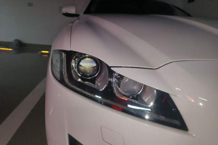 Used Jaguar XF 2016 XF 2.0T Two-Wheel-Drive Luxury Edition Right Front Headlight