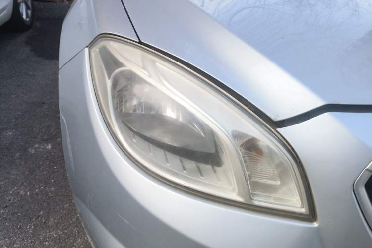 Used Brilliance H330 2013 1.5L Manual Comfort Model Right Front Headlight