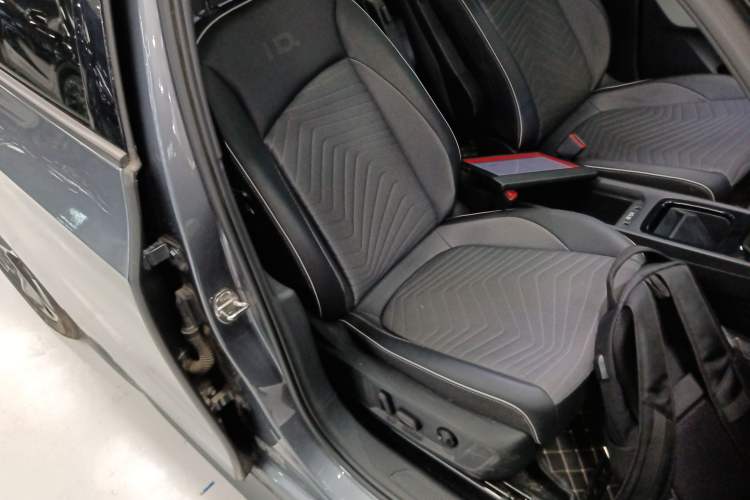 Used Volkswagen ID.3 2025 Smart Model Outstanding Oxygen Edition
