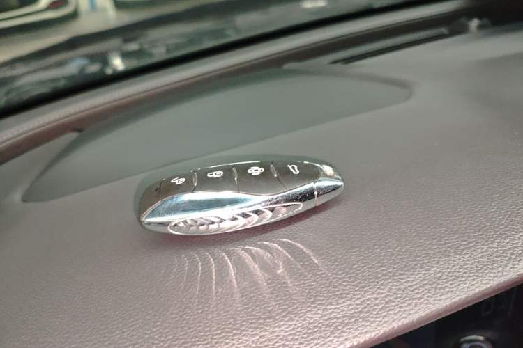 Used Hongqi H5 2024 1.5T DCT Smart Connect Flagship Edition Vehicle Key