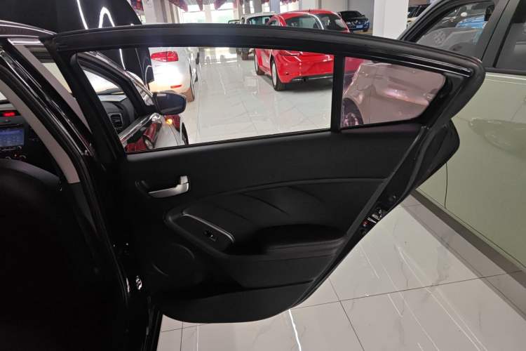 Used Kia K3 2015 1.6L Automatic GL
