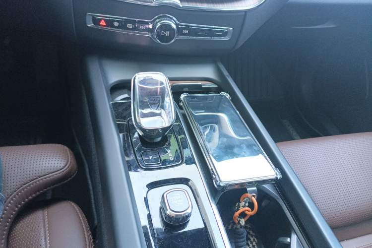 Used Volvo XC60 New Energy 2025 Plug-in Hybrid Long-Range All-Wheel Drive Smart Luxury Edition
