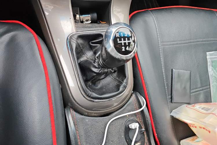 Used Chevrolet Cruze 2015 1.5L Classic SE MT Gear Lever