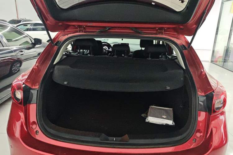 Used Mazda 3 Axela 2017 Hatchback 1.5L Automatic Comfort Model Emission Standard China V