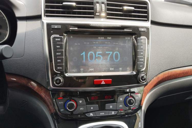 Used Haval H6 2013 Sports Edition 1.5T Manual Two-Wheel Drive Elite Model Audio And AC Panel