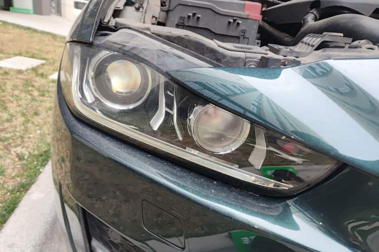 Used Jaguar XE 2015 2.0T 240 PS R-Sport