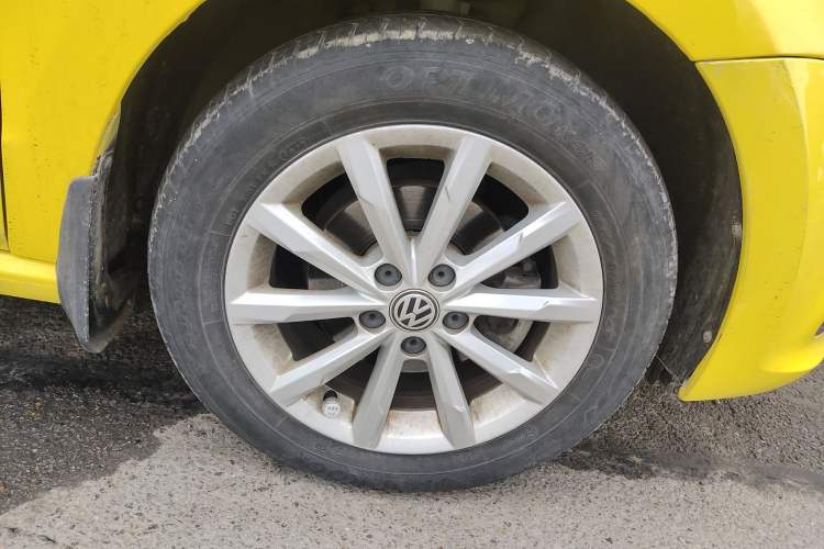 Used Volkswagen Polo 2014 1.6L Automatic Luxury Edition Right Front Wheel Hub