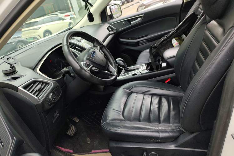 Used Ford Edge 2017 EcoBoost 245 Two-Drive Platinum Edition 5 Seats Left Front Seat