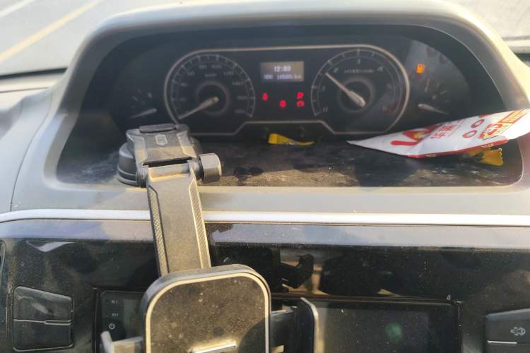 Used SAIC MAXUS Xintu V80 2021 2.0T Manual Classic City Delivery King Long Wheelbase High Roof 3 Seats
