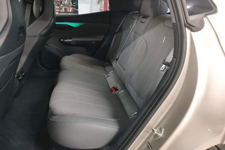 Used Lynk & Co 07 2024 EM-P 126 Long-Range Halo Left Rear Seat