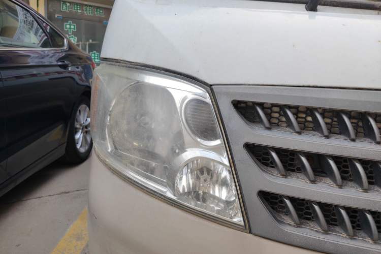 Used Foton Scenic 2014 2.5T Express Standard Long-Wheelbase High-Roof Version with 4J25TC Powertrain