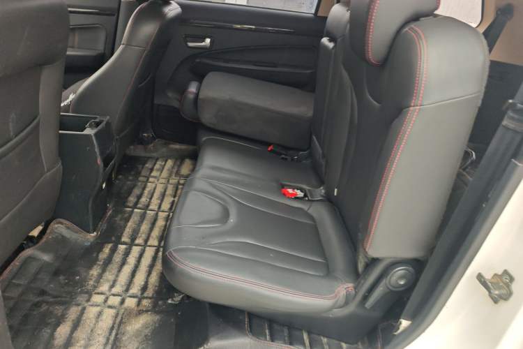 Used Dongfeng Fengon 370 2016 1.5L Manual Luxury 7-Seater
