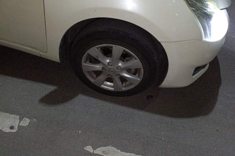 Used Nissan Tiida 2014 1.6L CVT Smart Model Right Front Wheel Hub