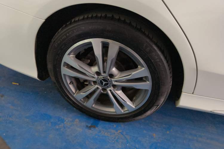Used Mercedes-Benz C-Class 2018 C 200 L Sport Edition Right Rear Wheel Hub
