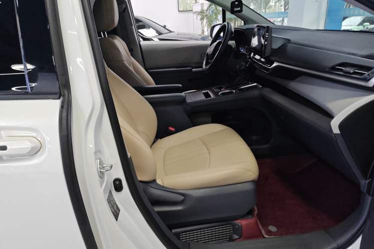 Used Toyota Sienna 2023 2.5L Hybrid Comfort Edition