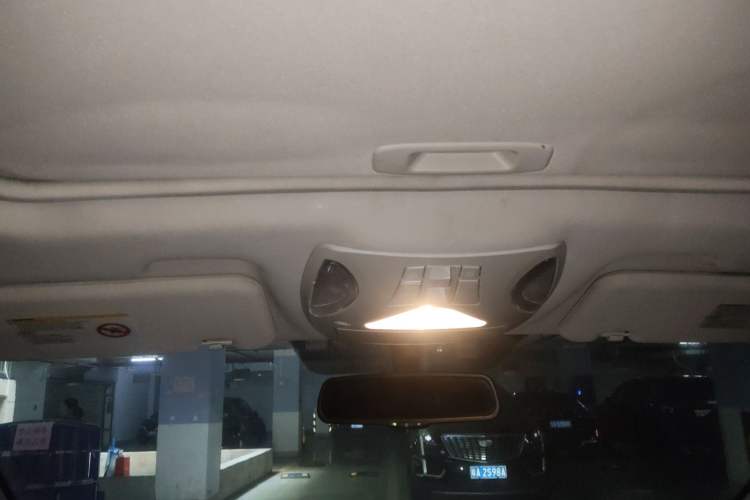 Used GAC Trumpchi GS5 Super 2015 2.0L Automatic Two-Wheel Drive Luxury Navigation Edition Headliner