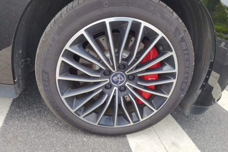 Used BYD Han 2025 EV Intelligent Driving Edition 701KM LiDAR Flagship Model Right Front Wheel Hub