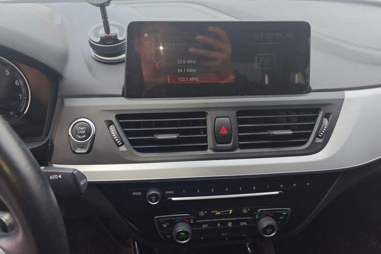 Used BMW 1 Series 2018 120i Design Package Model Audio And AC Panel