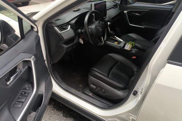 Used Toyota RAV4 2020 2.0L CVT 4x4 Trend Edition
