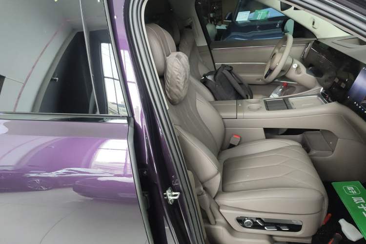 Used Hima AITO M8 2025 Model Pure Electric Max+ Six-Seat Four-Wheel-Drive Version