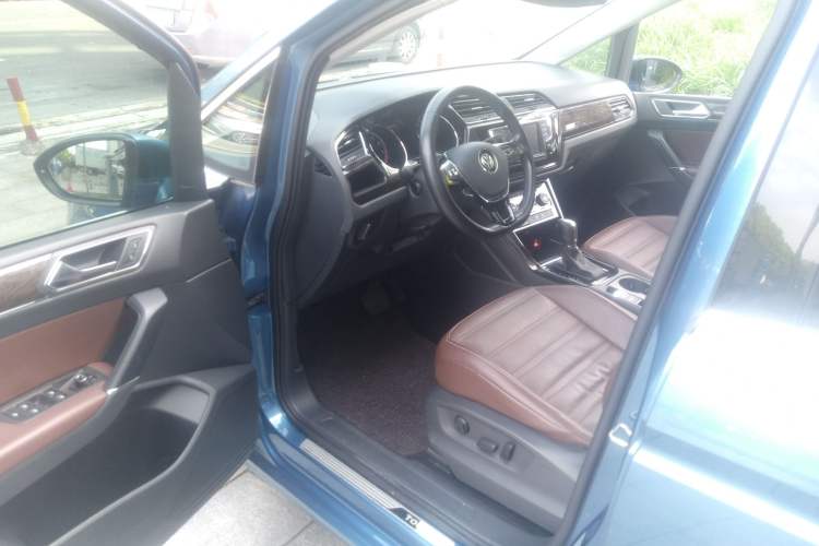 Used Volkswagen Touran 2016 Volkswagen Touran L 330TSI DSG Luxury Edition