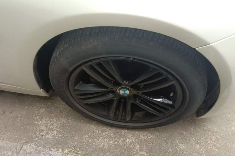 Used BMW 3 Series 2017 320Li Fashion Model Right Front Wheel Hub