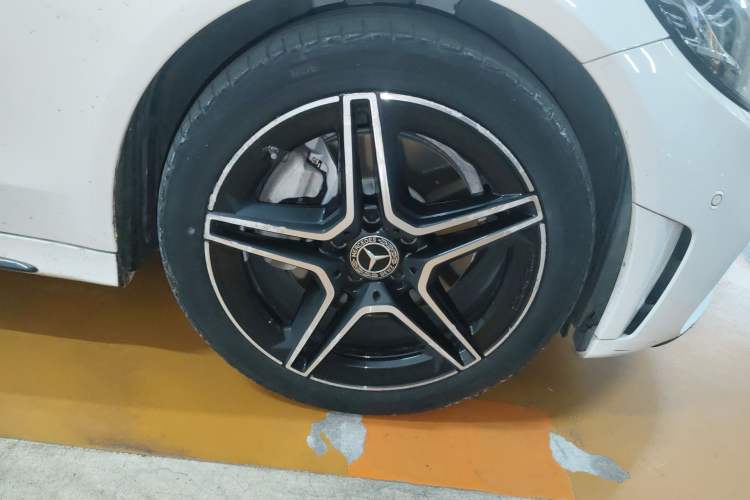 Used Mercedes-Benz C-Class 2021 C 260 Star Edition Right Front Wheel Hub