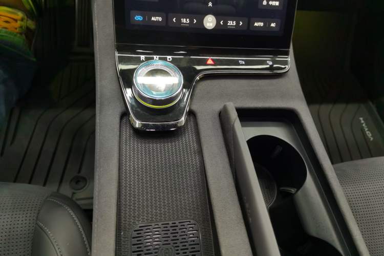 Used VOYAH PASSION 2024 PHEV Four-Wheel Drive Ultra-Long Range Flagship Model Gear Lever