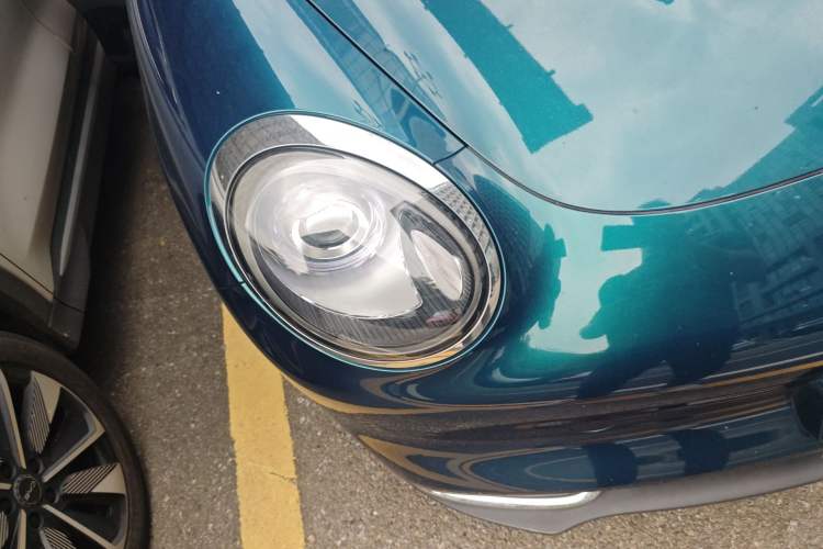 Used ORA Good Cat 2022 Morandi Edition 400km Standard Range Premium Version Lithium Iron Phosphate Right Front Headlight