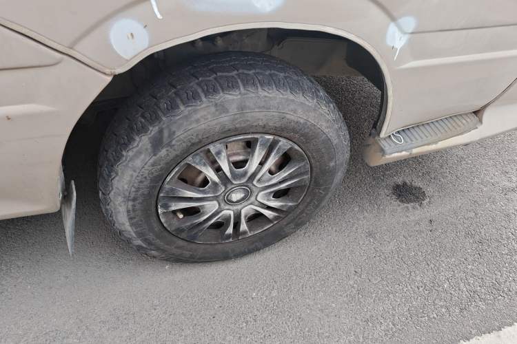 Used Foton Scenic 2016 2.0L Landscape Express Version Long Wheelbase Low Roof – 4Q20M
