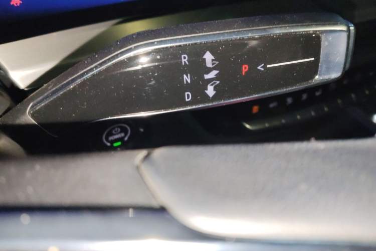 Used Cadillac LYRIQ 2022 Four-Wheel-Drive High-Performance Deluxe Edition Gear Lever