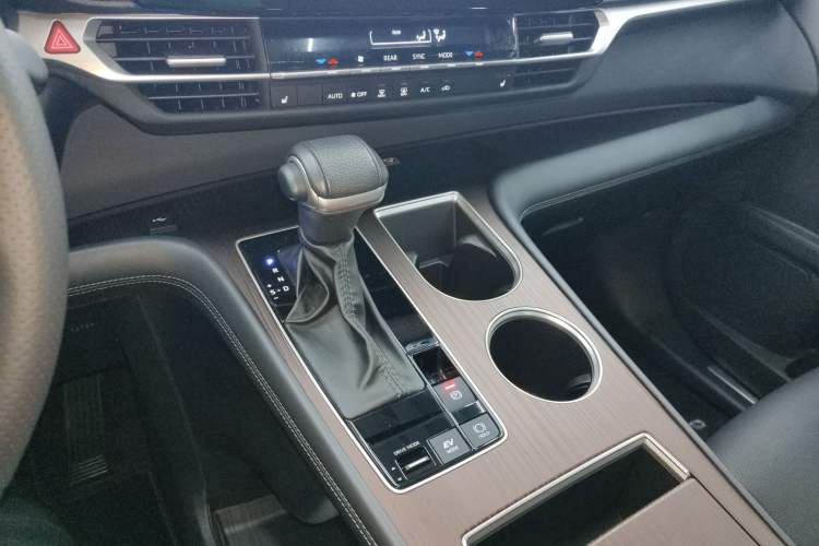 Used Toyota Granvia 2024 2.5L Hybrid Prestige PLUS Edition