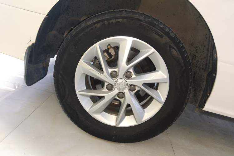 Used FORTHING Lingzhi PLUS 2021 2.0L Manual Luxury 9-Seater