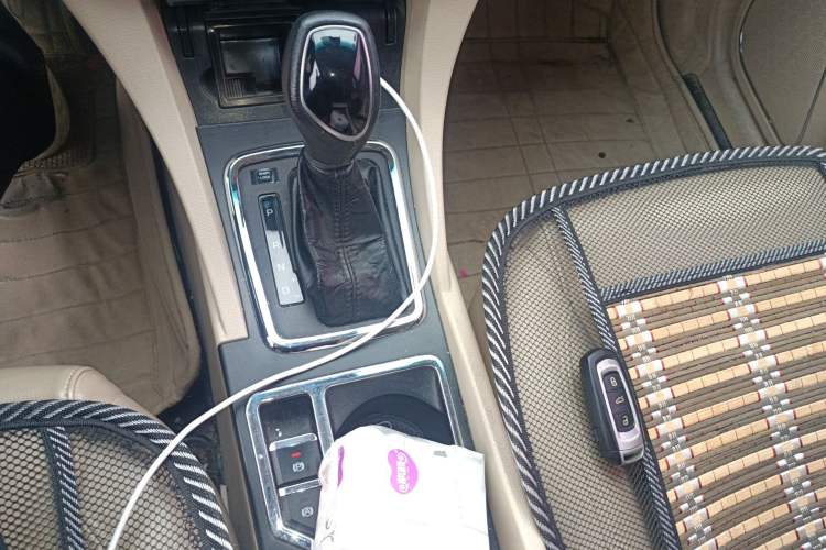 Used Geely Auto Emgrand 2017 Sedan Million Edition 1.5L CVT Luxury Model Gear Lever