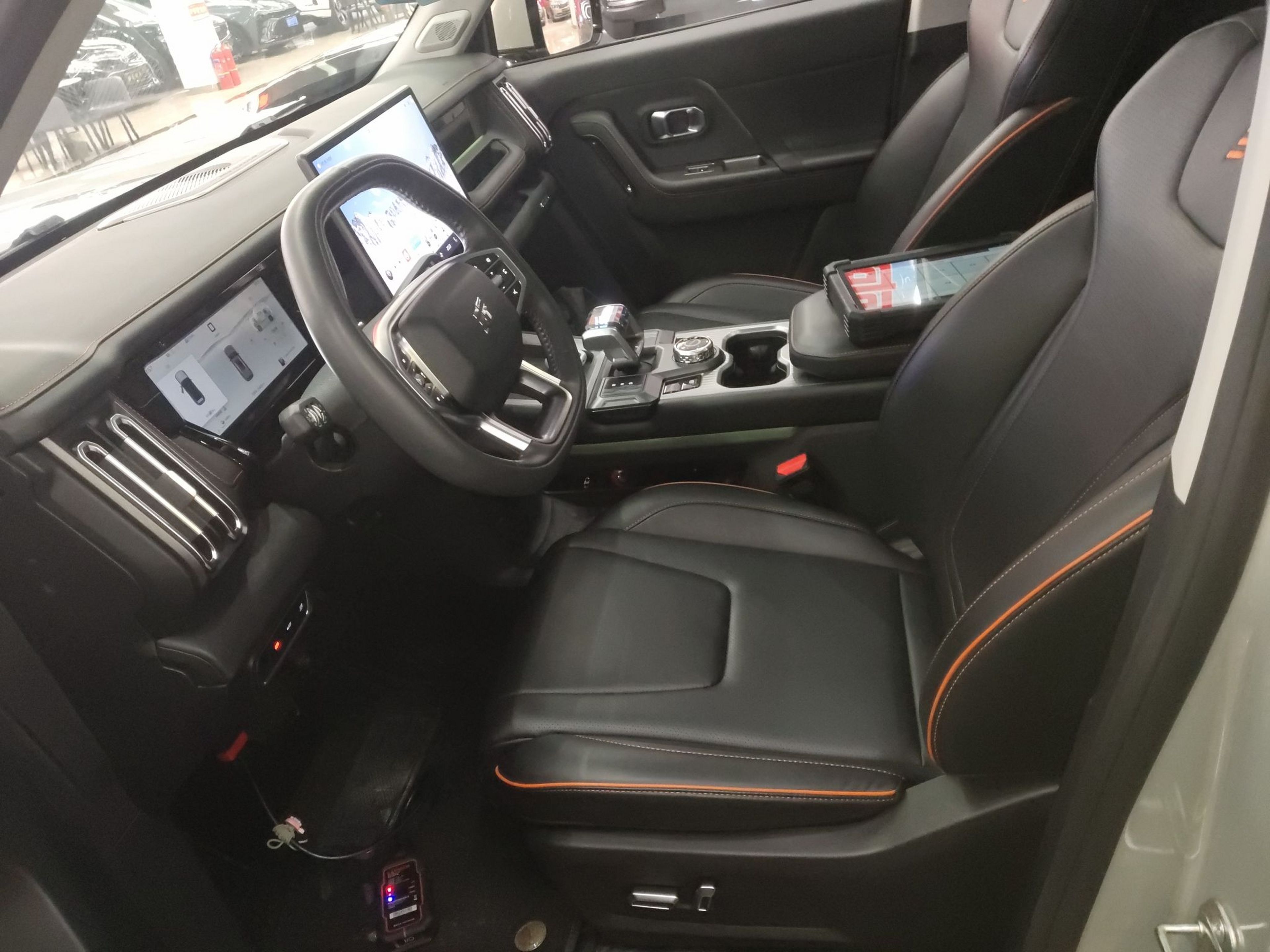 المقاعد الأمامية داخل السيارة