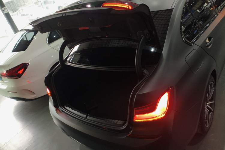 Used BMW 3 Series 2021 Second Facelift 320Li M Sport Package
