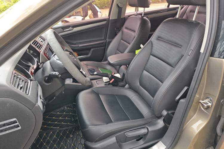 Used Volkswagen Sagitar 2015 1.6L Automatic Comfort Model Left Front Seat