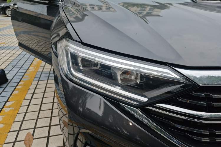 Used Volkswagen Sagitar 2023 300TSI DSG Excellence Edition Right Front Headlight