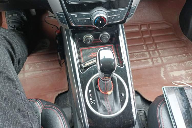 Used Zotye Domy X5 2015 1.5T CVT ZHANG GUI Model China IV Standard Gear Lever