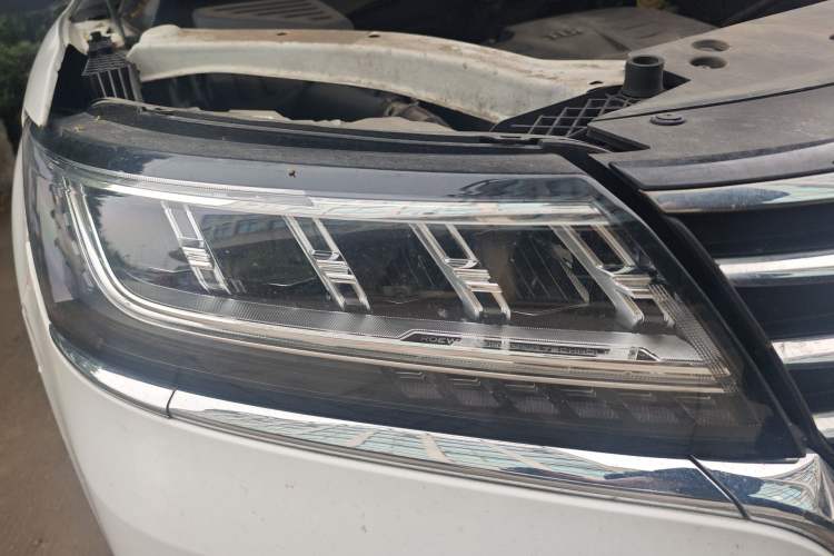 Used Roewe RX5 2020 20T Automatic 4G Connect Superior Flagship Edition Right Front Headlight