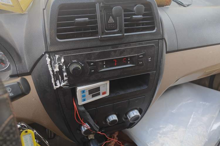 Used Dongfeng Xiaokang C35 2018 1.5L Base Model II Sedan China V Emission Standard DK15 Audio And AC Panel