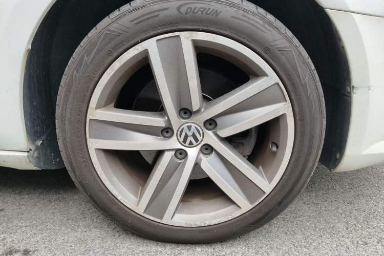 Used Volkswagen FAW-Volkswagen CC 2015 1.8TSI Luxury Model Right Front Wheel Hub
