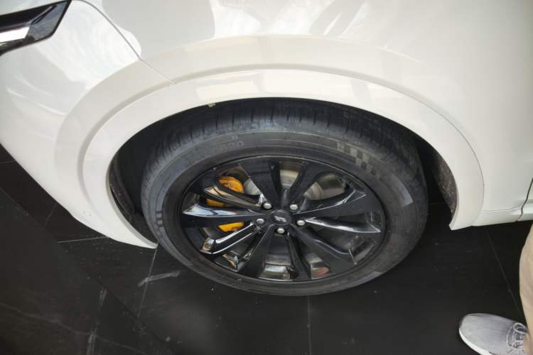 Used Li Auto ONE 2021 Extended-Range 6-Seater Version Left Front Wheel Hub