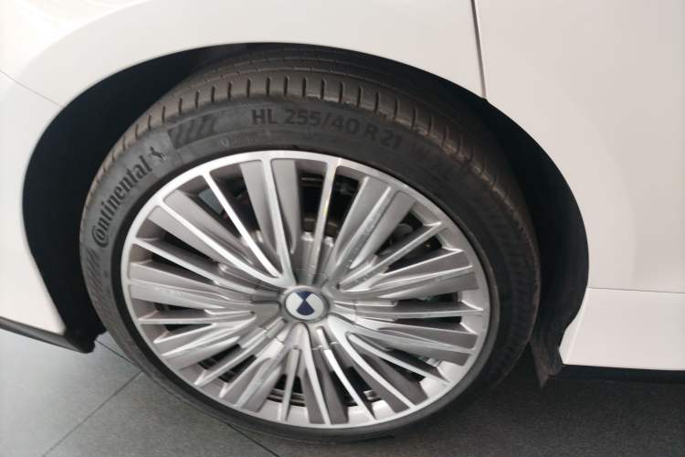 Used Denza Z9 2024 1100 km All-Wheel-Drive Ultra Version
