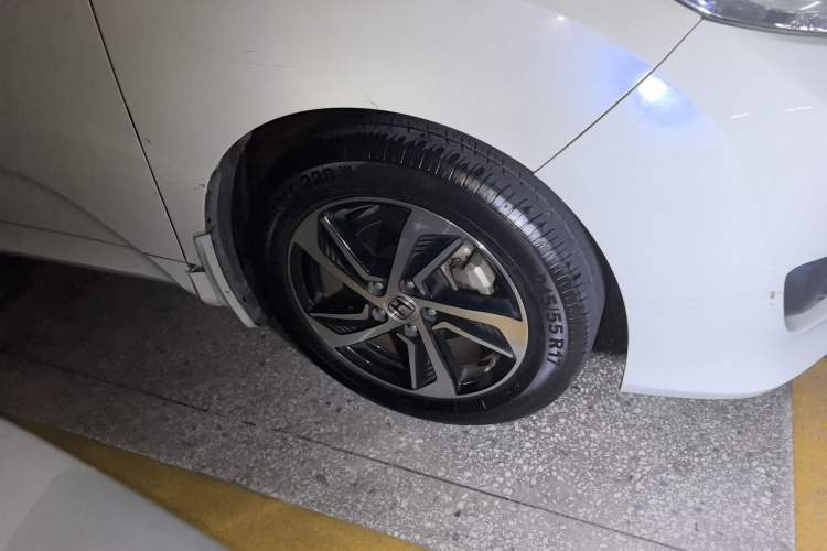 Used Honda Odyssey 2015 Updated Version 2.4L Smart Edition Right Front Wheel Hub