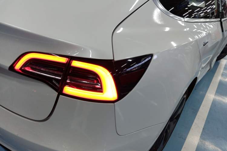 Used Tesla Model 3 2019 Long-Range Rear-Wheel-Drive Version