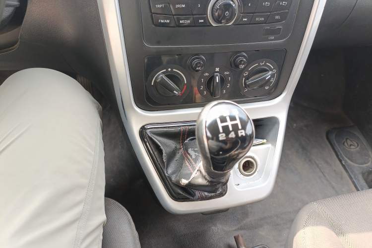 Used CHANGAN KAICHENG Ruixing M70 2018 1.5L Comfort Version Flat-Top Bi-Door DAM15DL Gear Lever