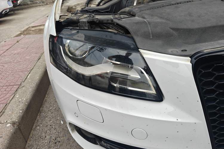 Used Audi A4L 2012 2.0 TFSI automatic Comfort trim level