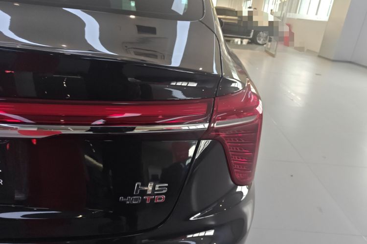 Used Hongqi H5 2024 2.0T Automatic Smart Connect Flagship Edition Right Rear Taillight