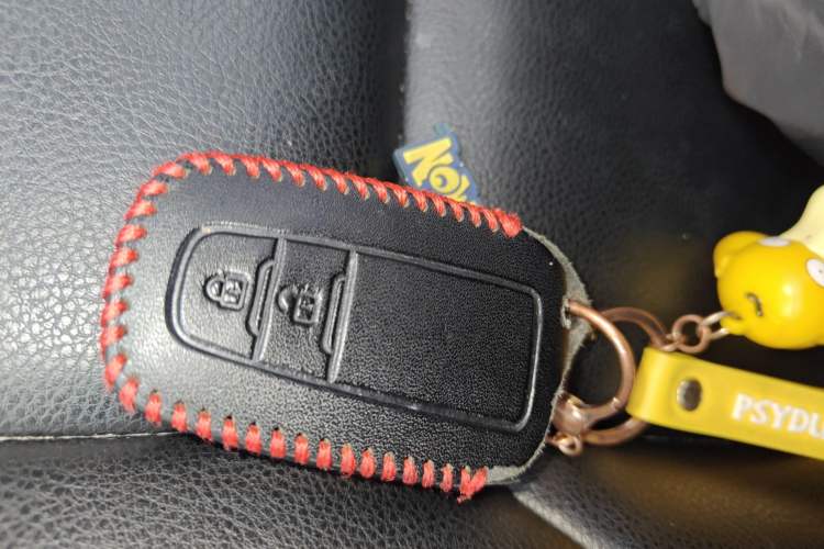 Used Toyota C-HR 2018 2.0L Leading with Sunroof China V Standard Vehicle Key